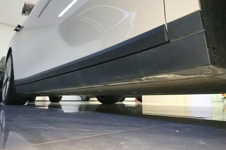 Used Li Auto i6 2025 Model Two-Wheel-Drive Standard Type Right Side Sill