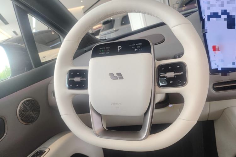 Used Li Auto i6 2025 Model Four-Wheel-Drive Standard Type Steering Wheel