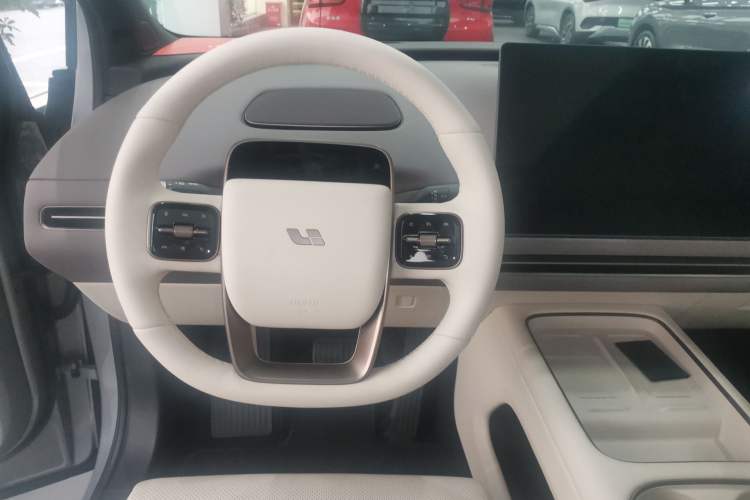 Used Li Auto i6 2025 Model Two-Wheel-Drive Standard Type Steering Wheel
