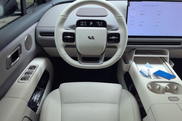 Used Li Auto i6 2025 Model Four-Wheel-Drive Standard Type Steering Wheel