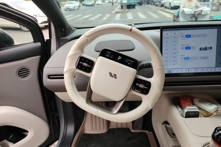 Used Li Auto i6 2025 Model Four-Wheel-Drive Standard Type Steering Wheel