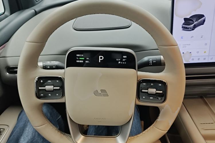 Used Li Auto i6 2025 Model Two-Wheel-Drive Standard Type Steering Wheel