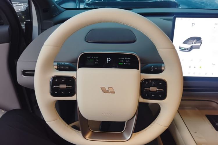 Used Li Auto i6 2025 Model Four-Wheel-Drive Standard Type Steering Wheel