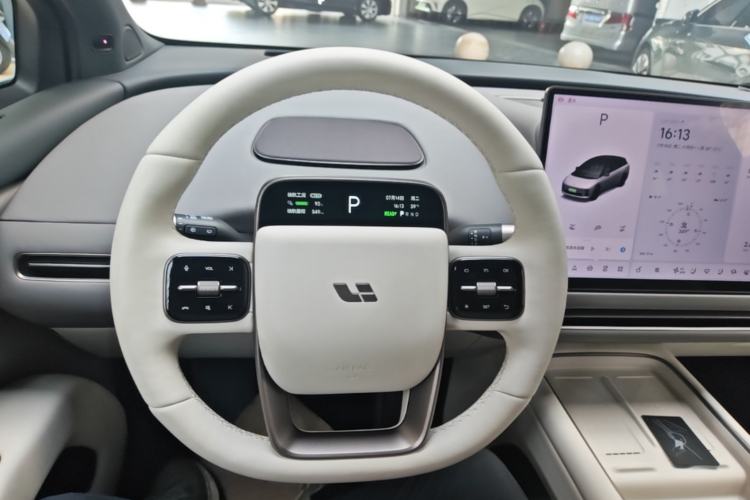 Used Li Auto i6 2025 Model Two-Wheel-Drive Standard Type Steering Wheel