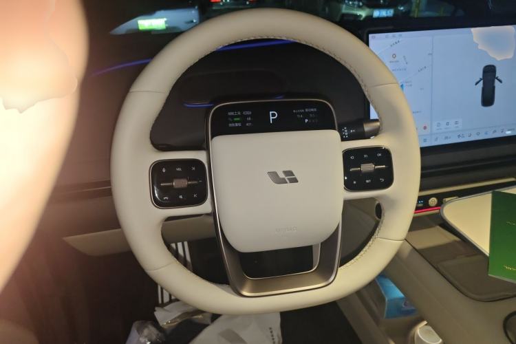 Used Li Auto i6 2025 Model Two-Wheel-Drive Standard Type Steering Wheel