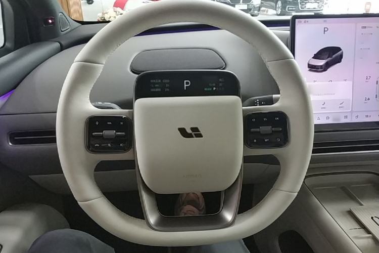 Used Li Auto i6 2025 Model Four-Wheel-Drive Standard Type Steering Wheel