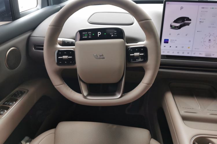 Used Li Auto i6 2025 Model Two-Wheel-Drive Standard Type Steering Wheel