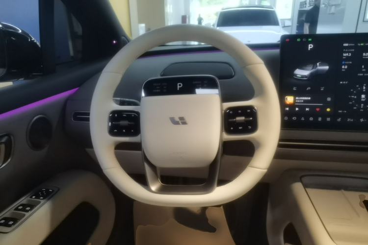 Used Li Auto i6 2025 Model Four-Wheel-Drive Standard Type Steering Wheel