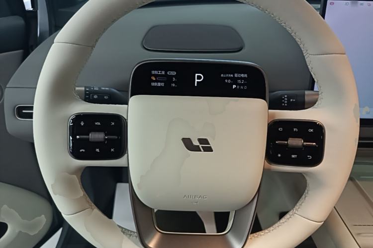Used Li Auto i6 2025 Model Two-Wheel-Drive Standard Type Steering Wheel