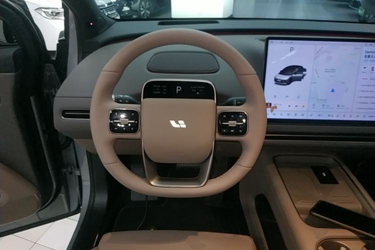 Used Li Auto i6 2025 Model Four-Wheel-Drive Standard Type Steering Wheel