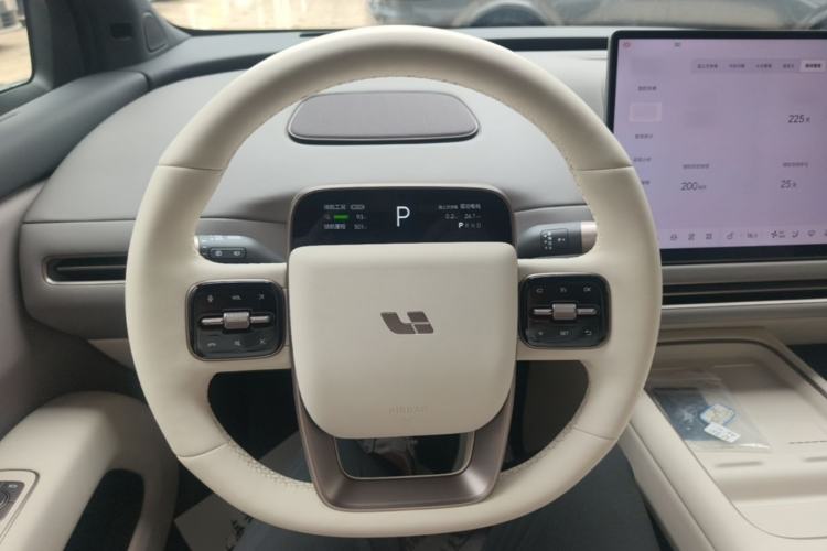 Used Li Auto i6 2025 Model Four-Wheel-Drive Standard Type Steering Wheel