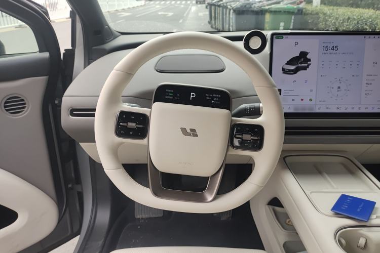 Used Li Auto i6 2025 Model Four-Wheel-Drive Standard Type Steering Wheel