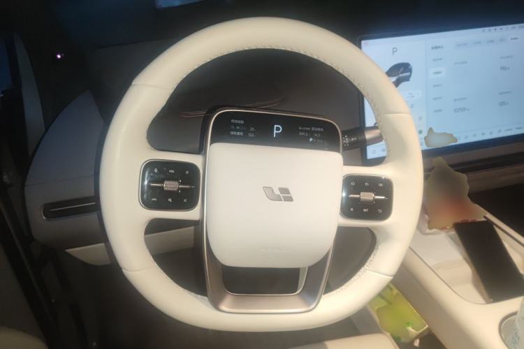 Used Li Auto i6 2025 Model Two-Wheel-Drive Standard Type Steering Wheel