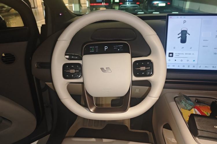 Used Li Auto i6 2025 Model Four-Wheel-Drive Standard Type Steering Wheel