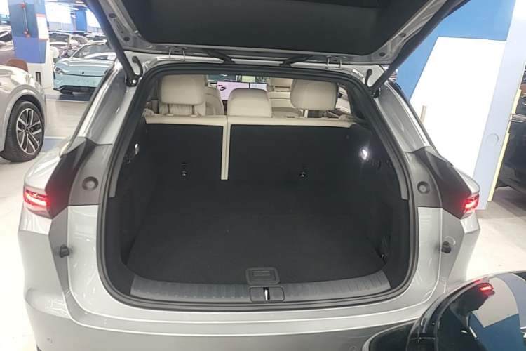 Used Li Auto i6 2025 Model Two-Wheel-Drive Standard Type Trunk