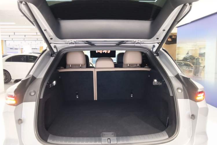 Used Li Auto i6 2025 Model Two-Wheel-Drive Standard Type Trunk