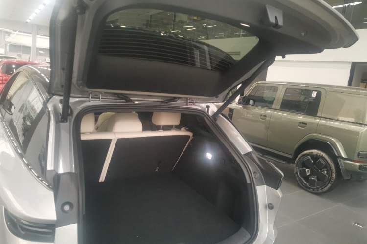 Used Li Auto i6 2025 Model Two-Wheel-Drive Standard Type Trunk