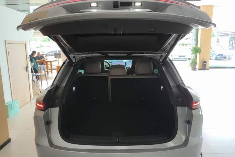 Used Li Auto i6 2025 Model Two-Wheel-Drive Standard Type Trunk