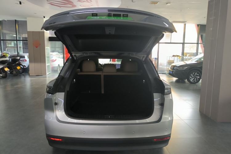 Used Li Auto i6 2025 Model Two-Wheel-Drive Standard Type Trunk