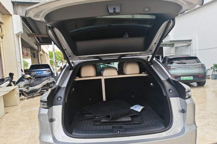Used Li Auto i6 2025 Model Two-Wheel-Drive Standard Type Trunk