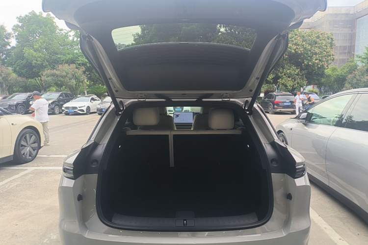 Used Li Auto i6 2025 Model Two-Wheel-Drive Standard Type Trunk