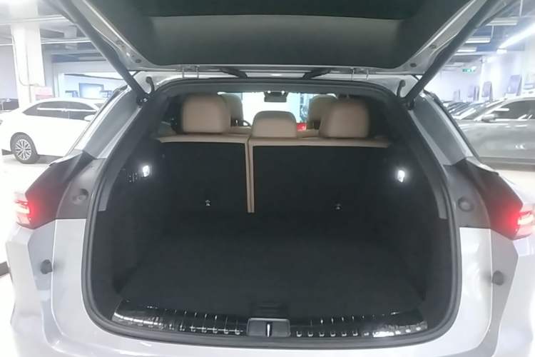 Used Li Auto i6 2025 Model Four-Wheel-Drive Standard Type Trunk