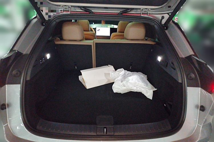 Used Li Auto i6 2025 Model Four-Wheel-Drive Standard Type Trunk