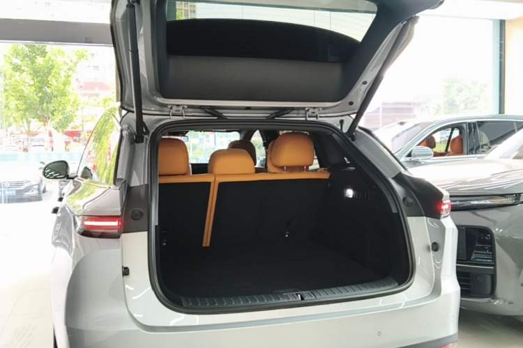 Used Li Auto i6 2025 Model Two-Wheel-Drive Standard Type Trunk