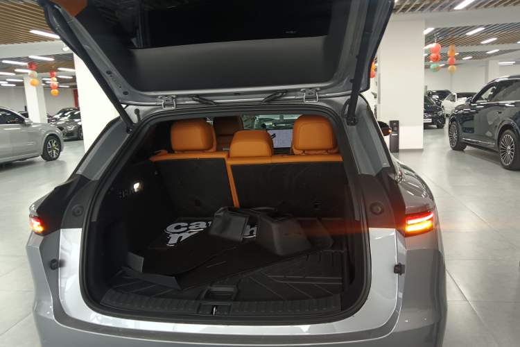 Used Li Auto i6 2025 Model Four-Wheel-Drive Standard Type Trunk