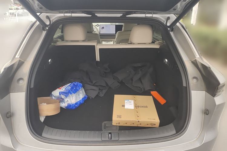 Used Li Auto i6 2025 Model Four-Wheel-Drive Standard Type Trunk
