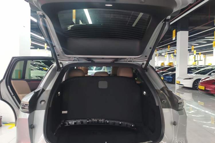 Used Li Auto i6 2025 Model Four-Wheel-Drive Standard Type Trunk