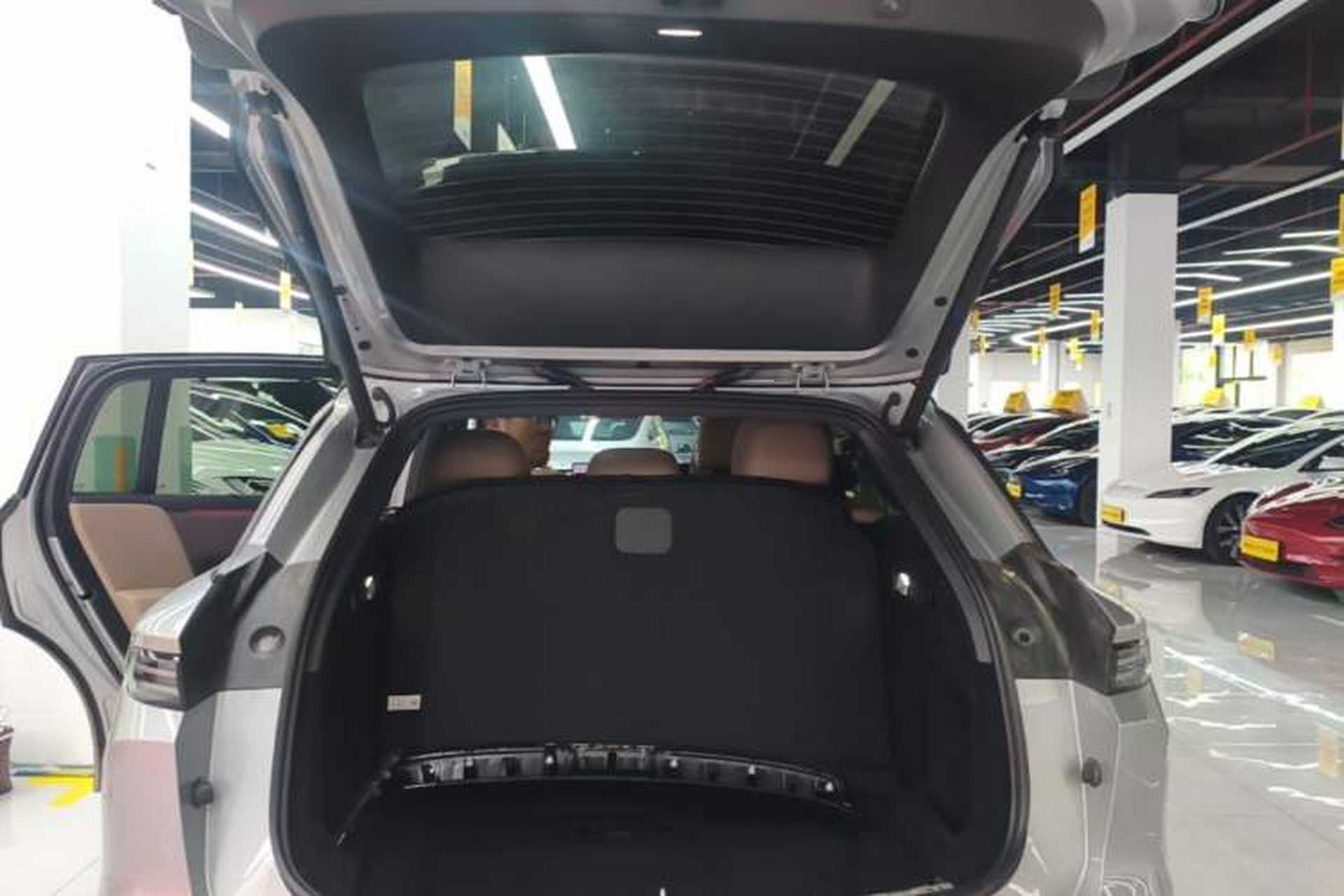 Used Li Auto i6 2025 Model Four-Wheel-Drive Standard Type Trunk