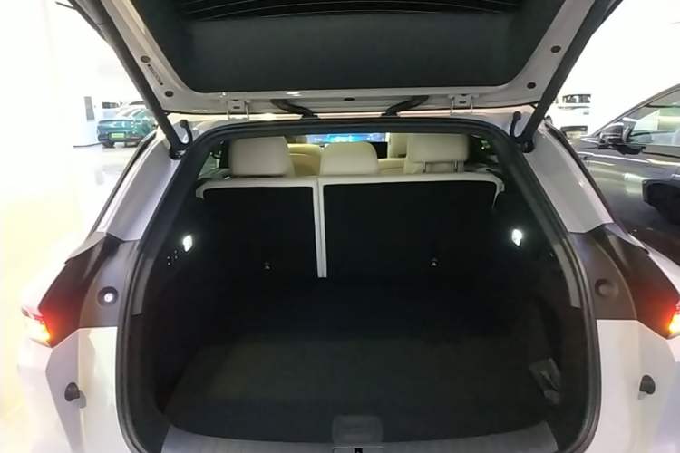 Used Li Auto i6 2025 Model Two-Wheel-Drive Standard Type Trunk