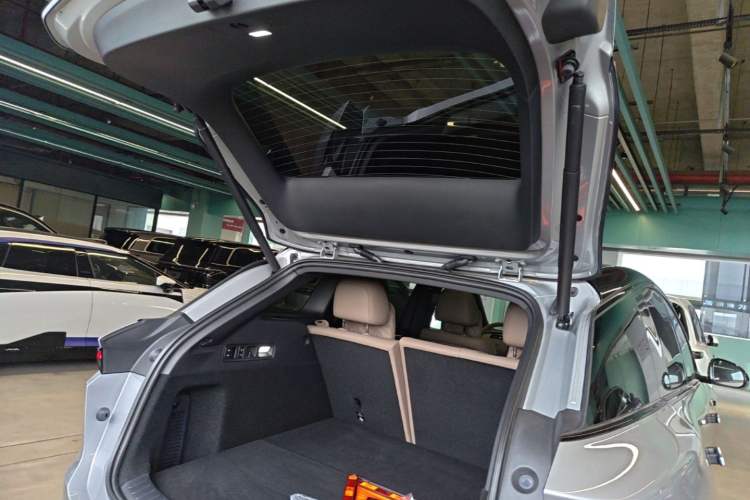 Used Li Auto i6 2025 Model Two-Wheel-Drive Standard Type Trunk