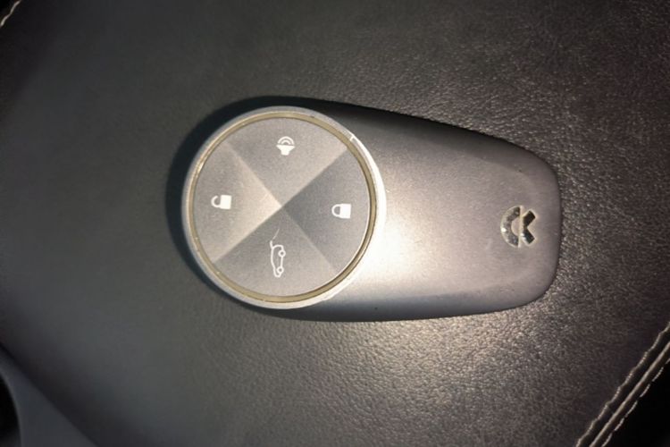 Used Li Auto i6 2025 Model Two-Wheel-Drive Standard Type Vehicle Key