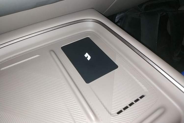 Used Li Auto i6 2025 Model Four-Wheel-Drive Standard Type Vehicle Key