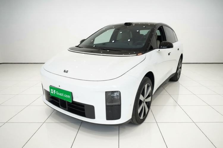 Li Auto i6 2025 Model Four-Wheel-Drive Standard Type