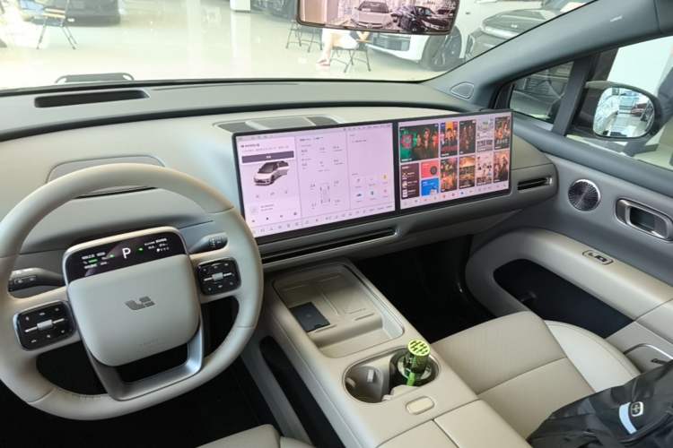Used Li Auto i6 2025 Model Four-Wheel-Drive Standard Type Audio And AC Panel