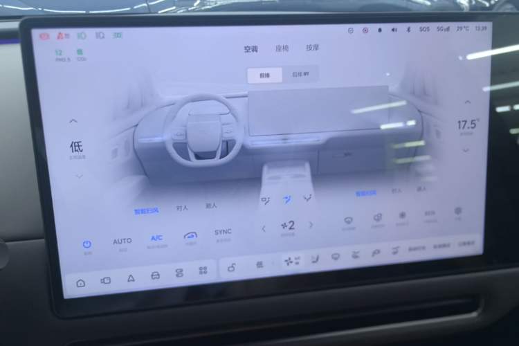 Used Li Auto i6 2025 Model Two-Wheel-Drive Standard Type Audio And AC Panel