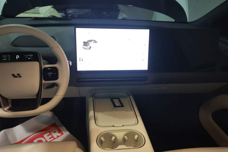 Used Li Auto i6 2025 Model Four-Wheel-Drive Standard Type Audio And AC Panel