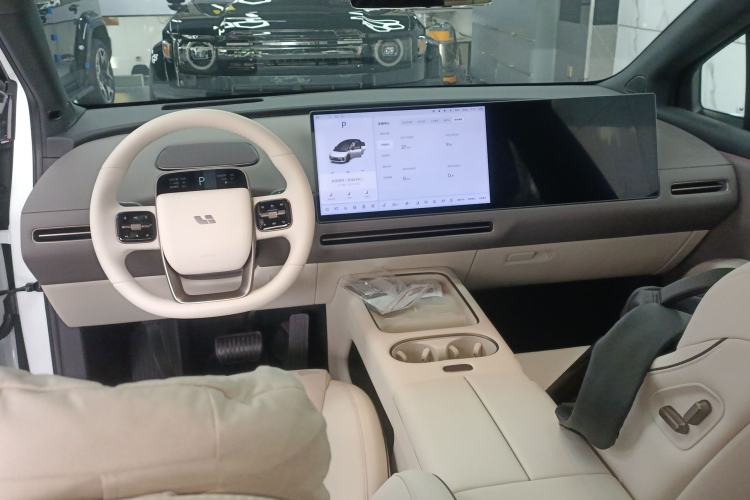 Used Li Auto i6 2025 Model Two-Wheel-Drive Standard Type Center Console