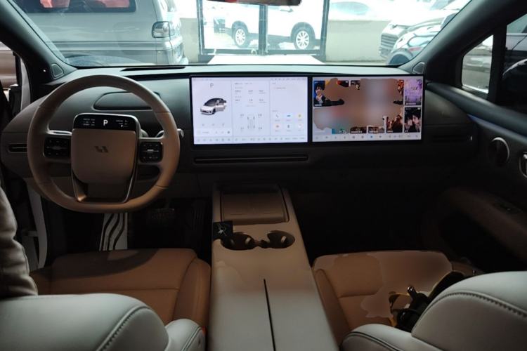 Used Li Auto i6 2025 Model Four-Wheel-Drive Standard Type Center Console