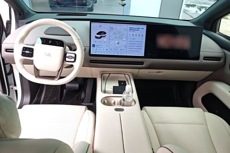 Used Li Auto i6 2025 Model Two-Wheel-Drive Standard Type Center Console