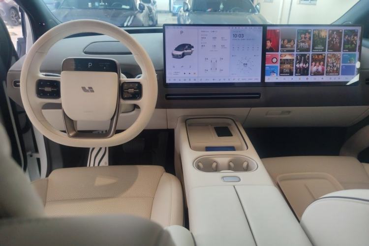 Used Li Auto i6 2025 Model Two-Wheel-Drive Standard Type Center Console