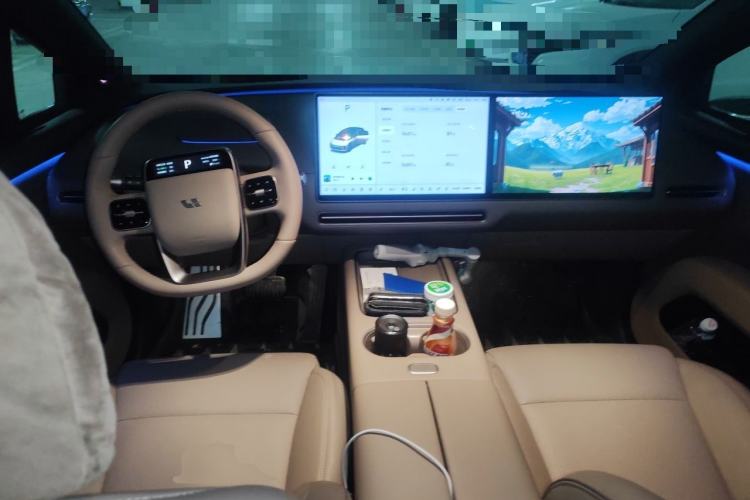 Used Li Auto i6 2025 Model Two-Wheel-Drive Standard Type Center Console