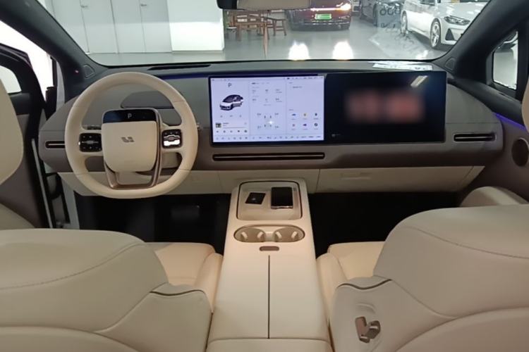 Used Li Auto i6 2025 Model Two-Wheel-Drive Standard Type Center Console