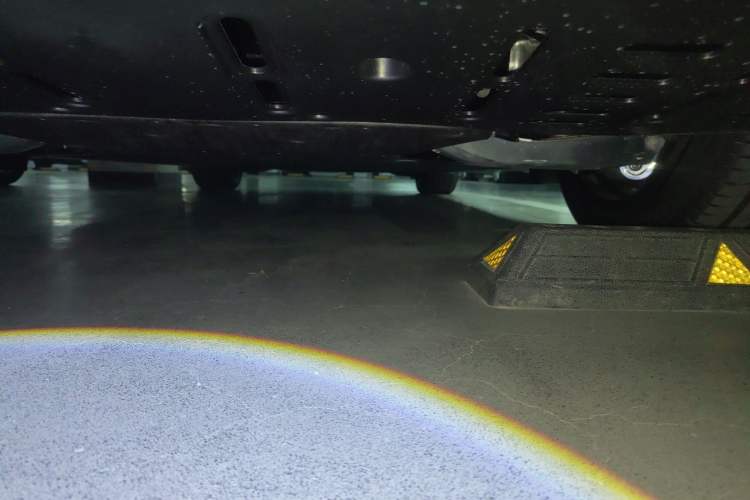 Used Li Auto i6 2025 Model Four-Wheel-Drive Standard Type Chassis Rear