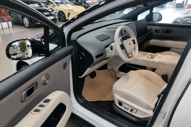 Used Li Auto i6 2025 Model Four-Wheel-Drive Standard Type Driver Seat