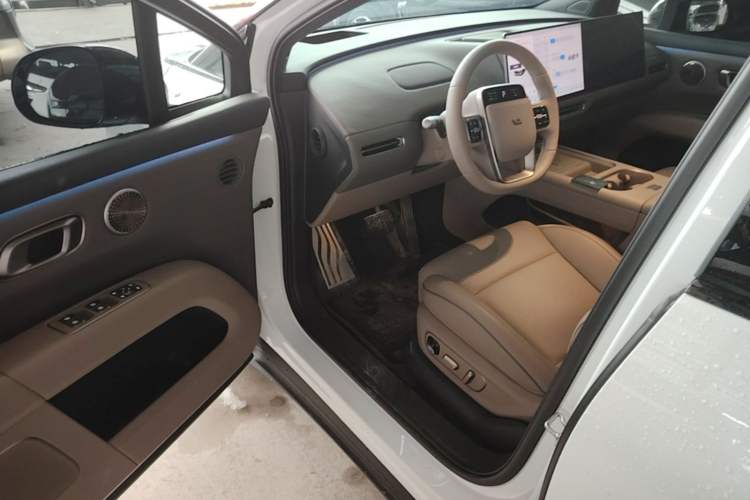 Used Li Auto i6 2025 Model Four-Wheel-Drive Standard Type Driver Seat