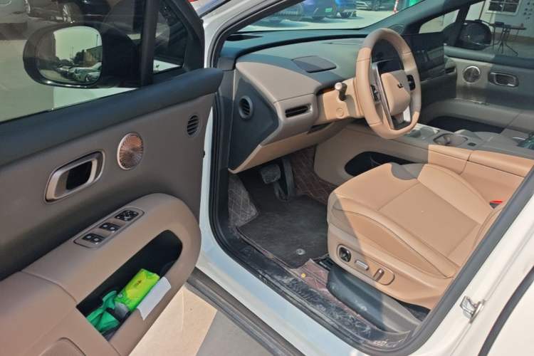 Used Li Auto i6 2025 Model Four-Wheel-Drive Standard Type Driver Seat